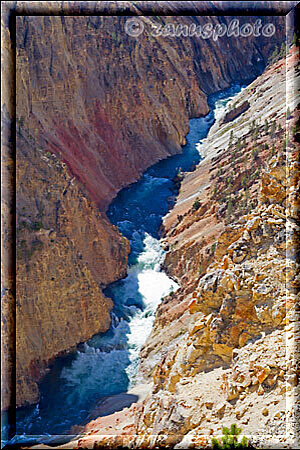 Grand Canyon, eine direkte Ansicht des Yellowstone River im Grand Canyon of Yellowstone